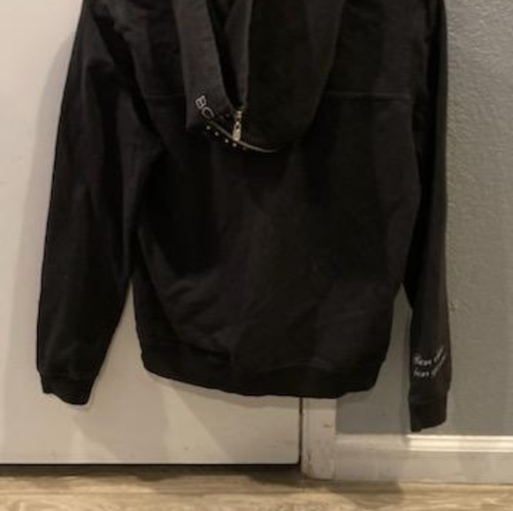 BCBG XL Sweater - Picture 4 of 9